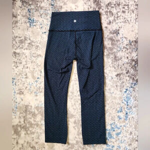 Lululemon Women's Size 4‎ Black and Blue Dash Pattern Workout Leggings